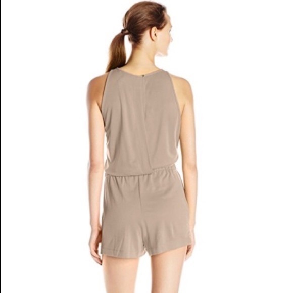 🚨2/$10‼️BcbgMaxAzria Andy Romper - Picture 2 of 13